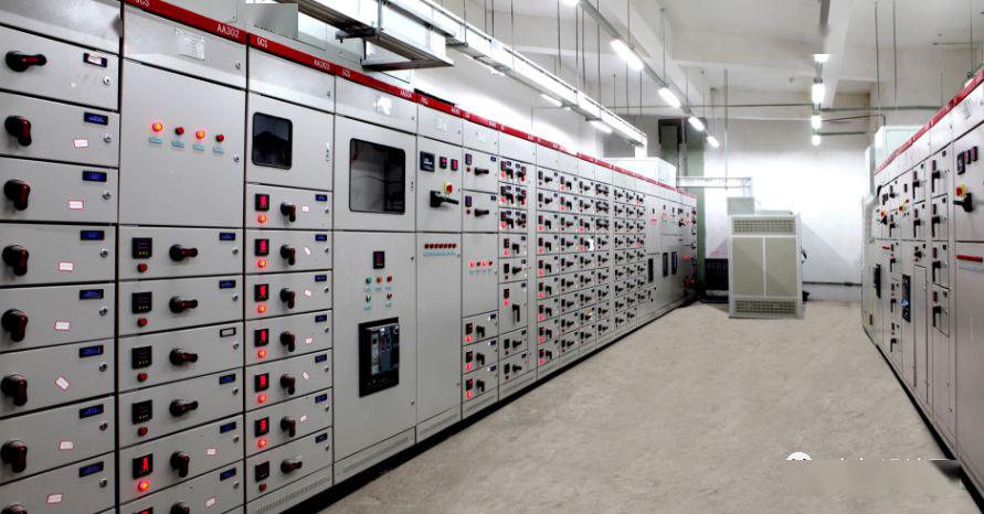 配電室中有哪些類(lèi)型的低壓配電柜電壓？配電柜主要內(nèi)部組件是什么？