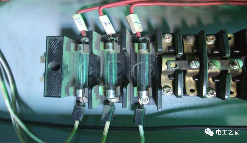 開(kāi)關(guān)柜常見(jiàn)故障的查找和處理