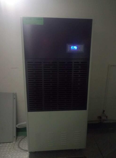 在雨天，開關柜如果濕度太大怎么辦？