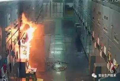 用電安全——值班人員非法進入高壓開關柜，并遭受6kV高壓電擊。