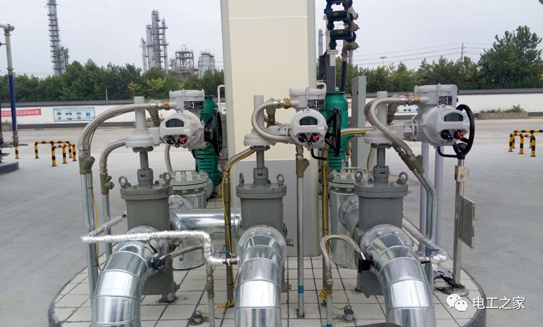 一條完成開關(guān)柜安裝，電纜橋架施工，電纜敷設(shè)及布線施工，照明配電箱施工