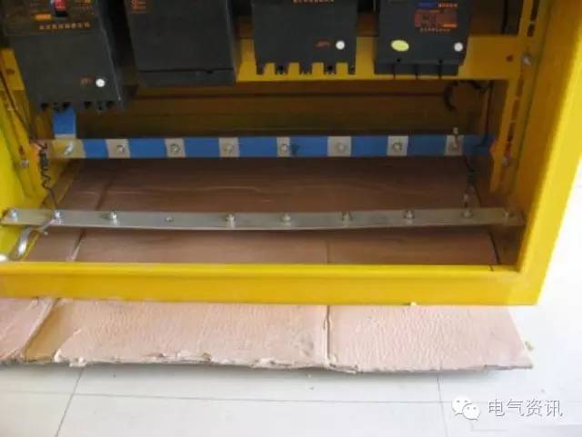 臨時(shí)一級(jí)柜、二級(jí)柜、三級(jí)柜等。配電箱和施工要求(視頻附后)