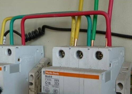 即使a 配電箱也不是一個(gè)真正的壞電工。