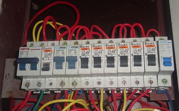 即使a 配電箱也不是一個(gè)真正的壞電工。