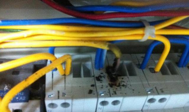 即使a 配電箱也不是一個(gè)真正的壞電工。