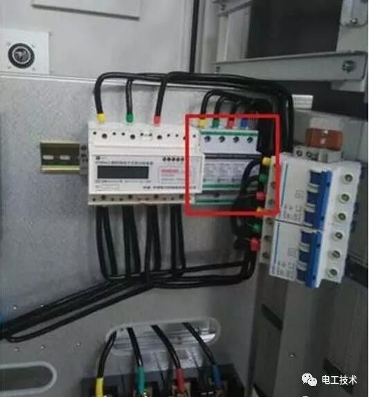 分析了配電箱的內(nèi)部結(jié)構(gòu)，誰(shuí)能理解它？