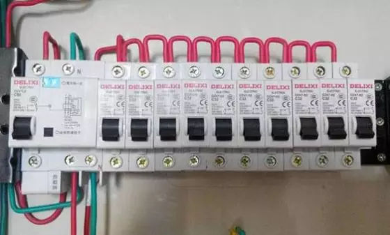 家庭配電箱分配如何合理？這種裝置確保你的家在50年內(nèi)不會(huì)被絆倒。
