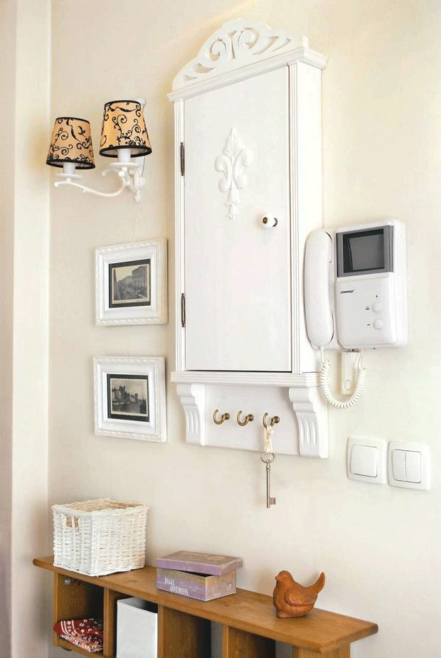 你家人的配電箱隱藏得好嗎？新房子的裝飾看起來很漂亮，因為做得很好。