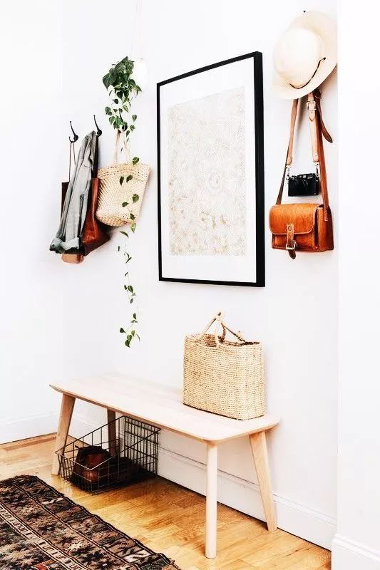 你家人的配電箱隱藏得好嗎？新房子的裝飾看起來很漂亮，因為做得很好。