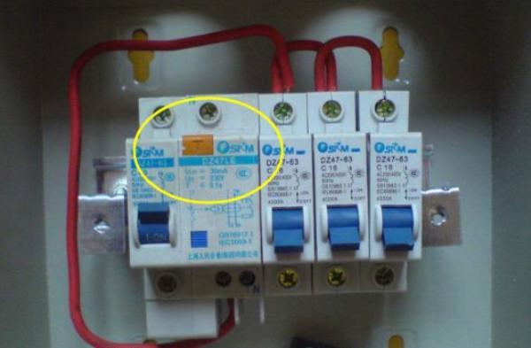 配電箱在此生命安全鍵中，務必記住每月按一次，事故會遲到