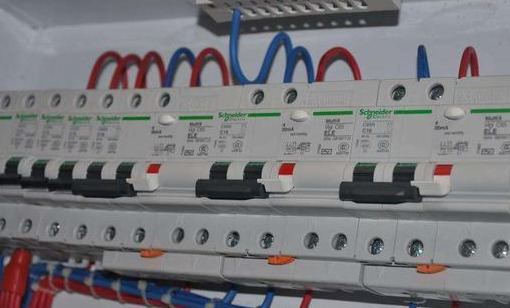 配電箱開(kāi)關(guān)的并聯(lián)方法是什么？讀完之后，我學(xué)到了很多。讓我們趕快把它收起來(lái)。