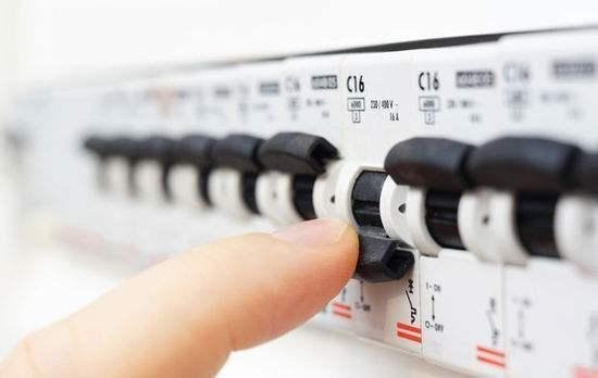 Home 配電箱，應(yīng)該分成幾個(gè)電路，每個(gè)電路開關(guān)如何選擇